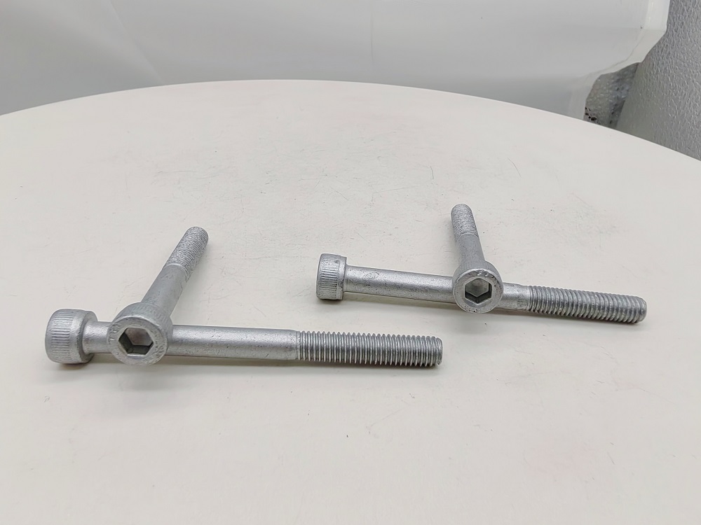 Wat zijn de voordelen van hex -socket kopmachineschroeven?